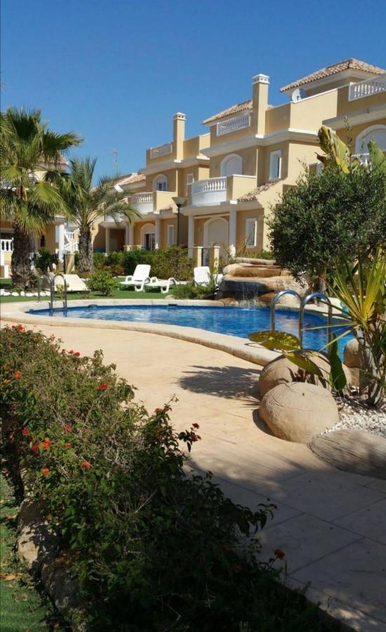 De Suabia, Casa 9 Villa *