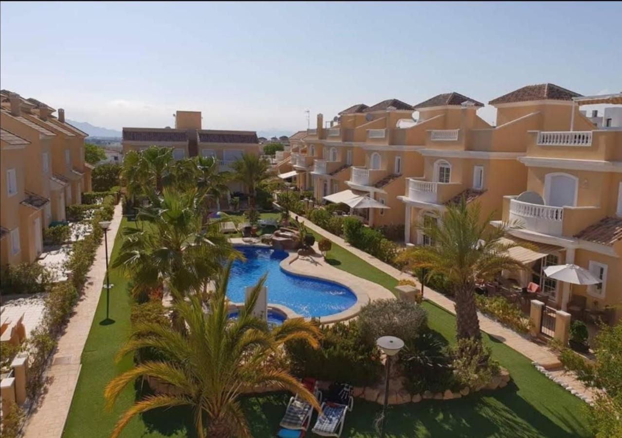De Suabia, Casa 9 Villa *
